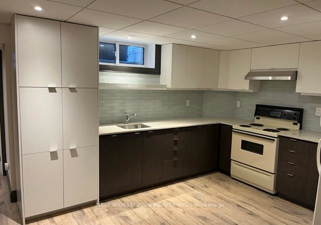 21-flamingo-crescent-toronto-north-york-ontario-w13652084
