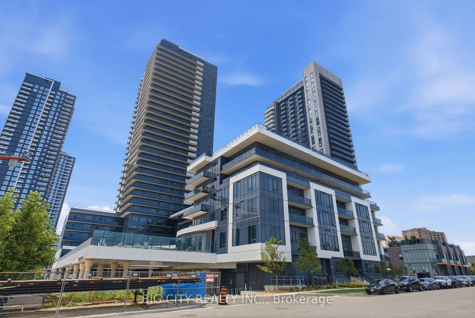 5105-hurontario-street-mississauga-ontario-w13652140