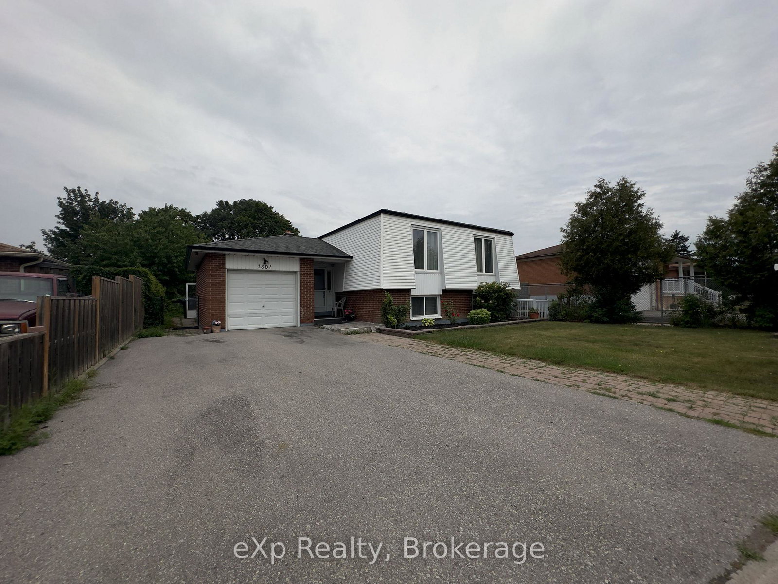 7601-lockington-crescent-mississauga-ontario-w13652368