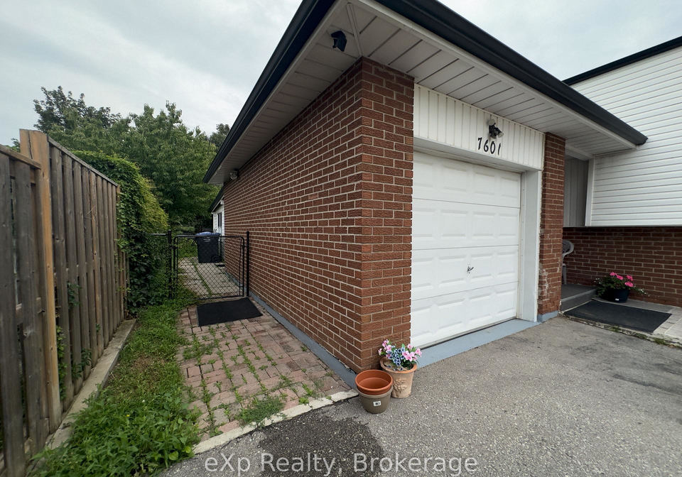 7601-lockington-crescent-mississauga-ontario-w13652368