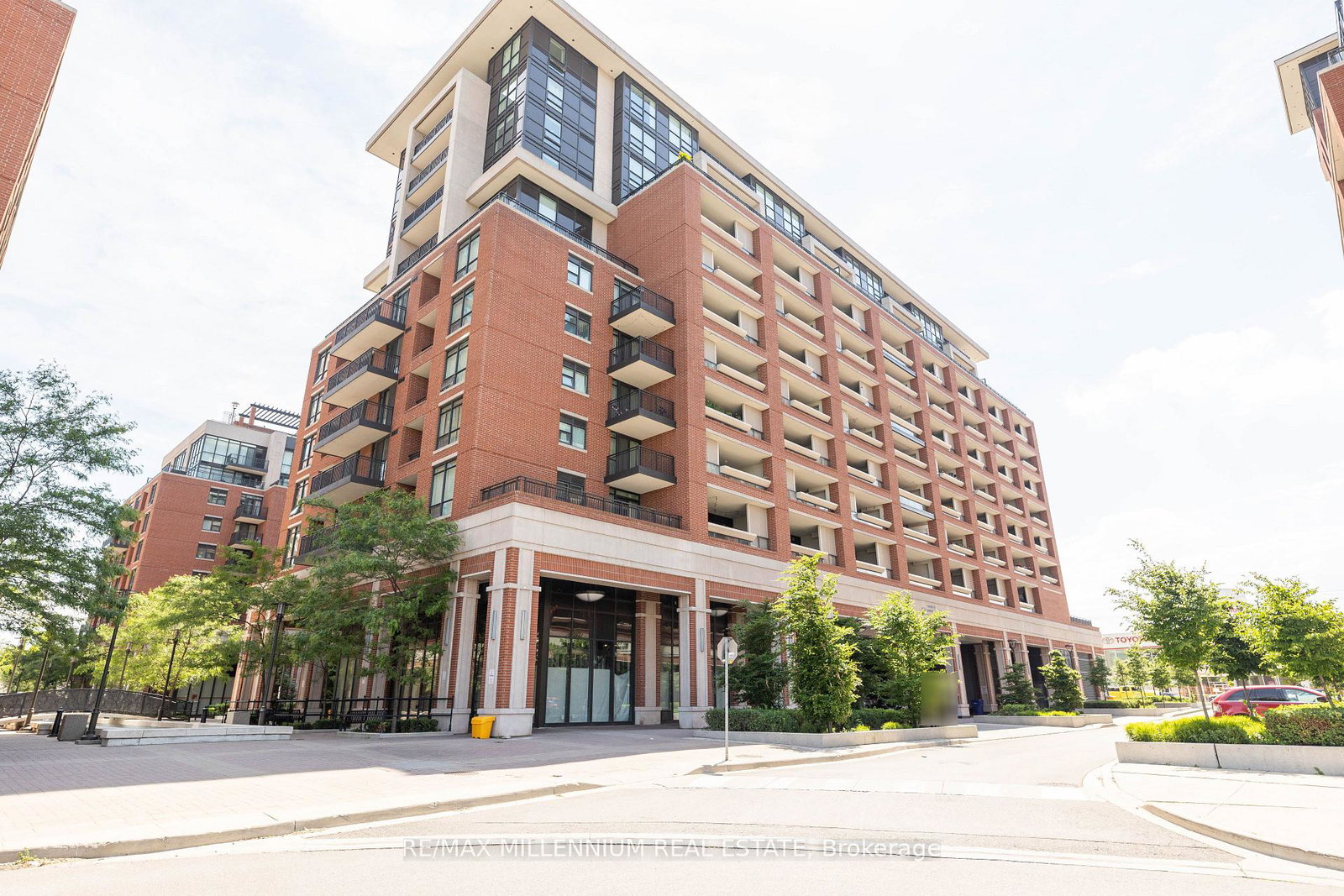 830-lawrence-avenue-w-toronto-north-york-ontario-w13652714