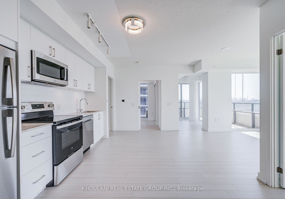 4010-eglinton-avenue-w-toronto-etobicoke-ontario-w13653016