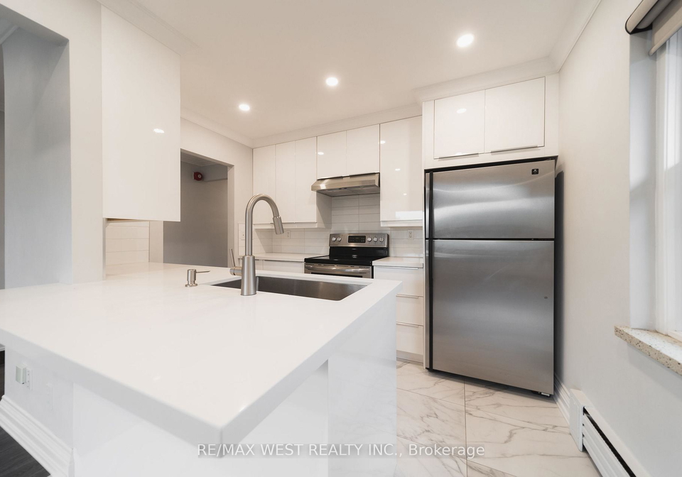 23melrose-street-toronto-etobicoke-ontario-w13653258