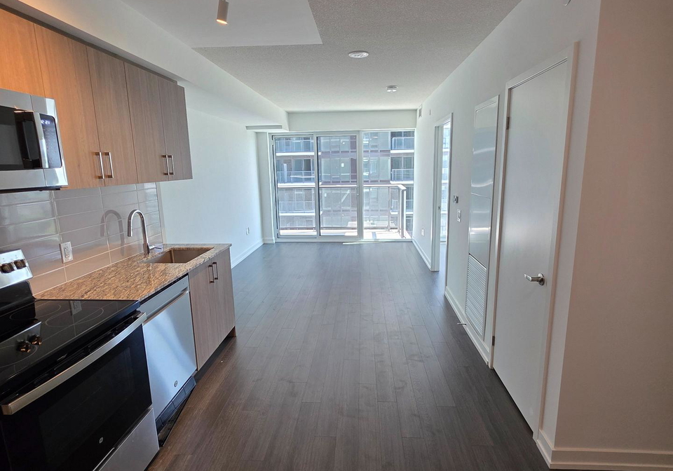 4010-eglinton-avenue-toronto-etobicoke-ontario-w13653348