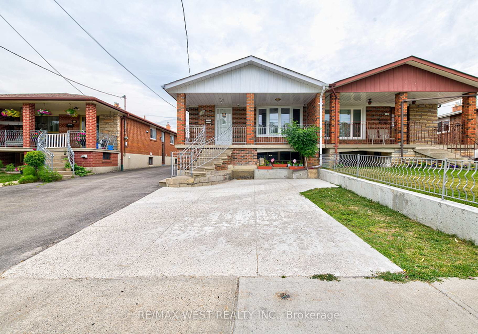 16-hasbrooke-drive-toronto-york-ontario-w13653394