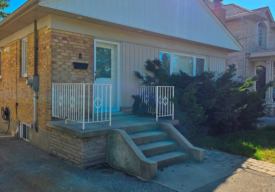 8-northampton-drive-toronto-etobicoke-ontario-w13653436