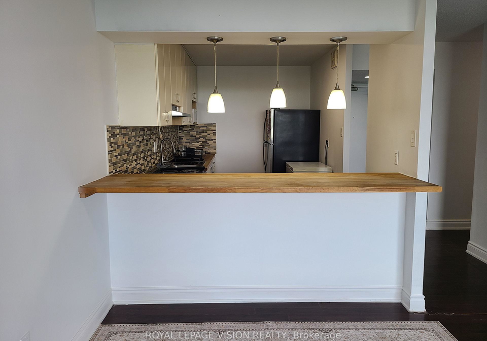 10-martha-eaton-way-s-toronto-north-york-ontario-w13653444