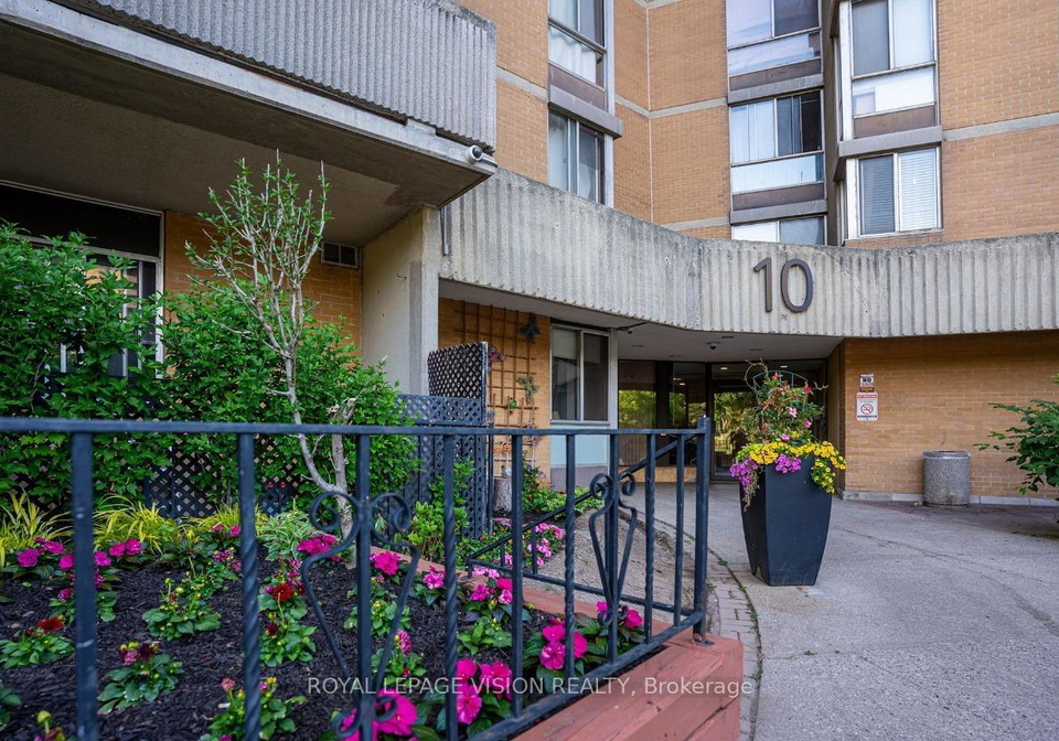 10-martha-eaton-way-s-toronto-north-york-ontario-w13653444