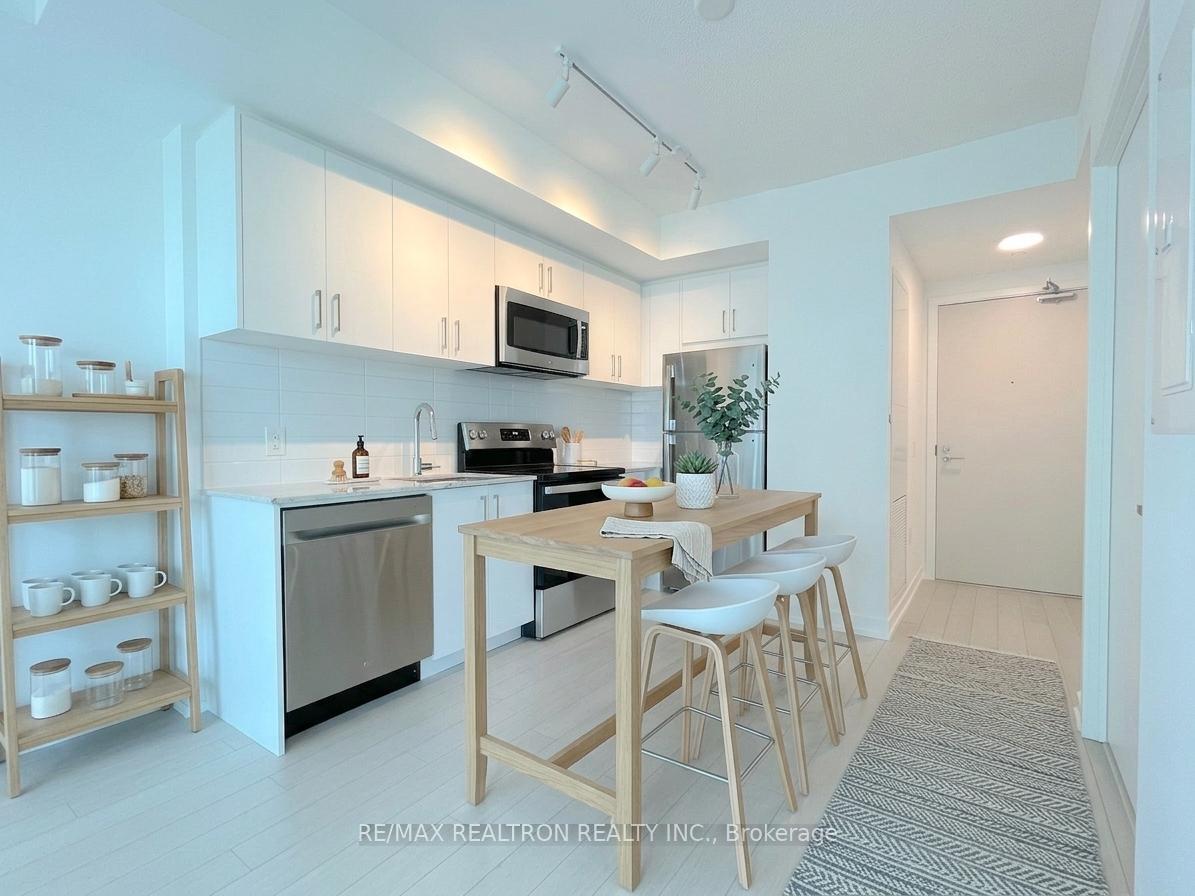 4010-eglinton-avenue-w-toronto-etobicoke-ontario-w13653450