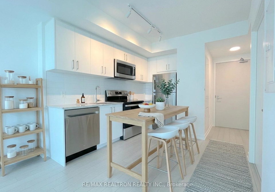 4010-eglinton-avenue-w-toronto-etobicoke-ontario-w13653450