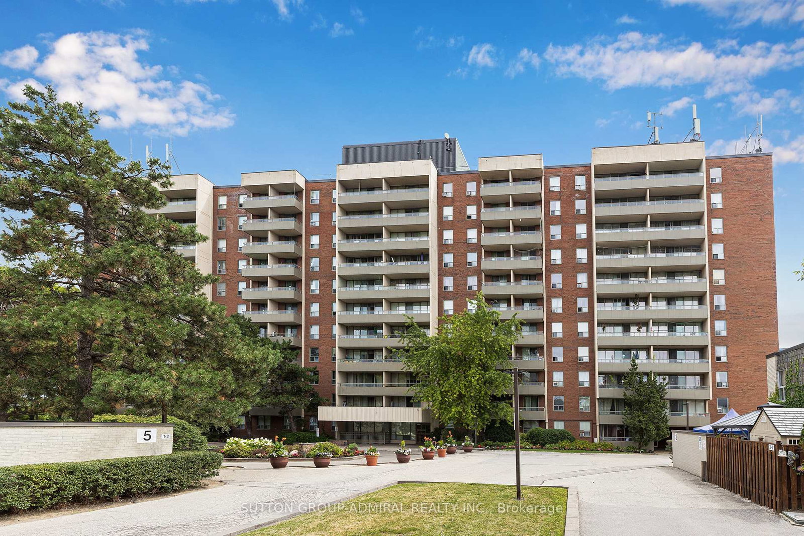 1-four-winds-drive-toronto-york-ontario-w13653778