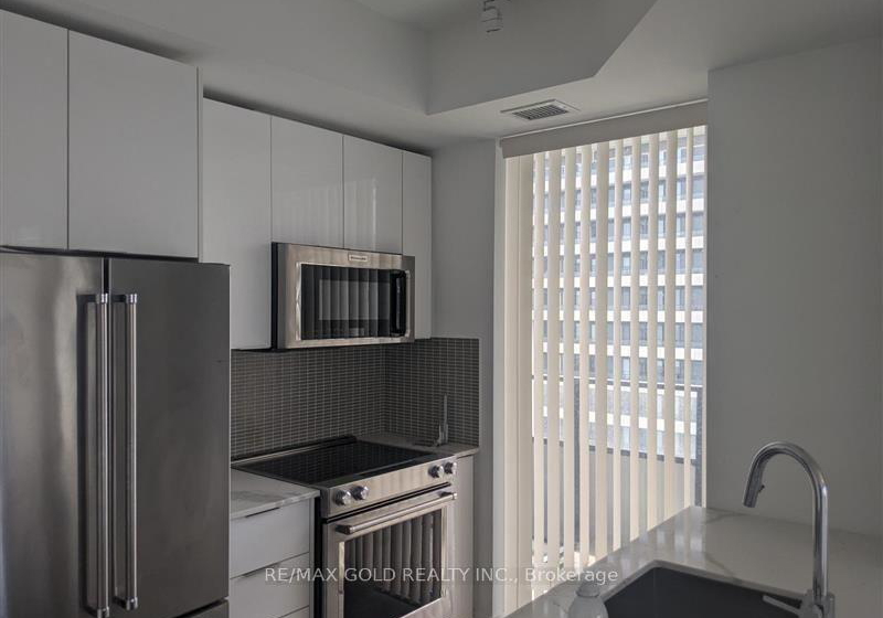20-shore-breeze-drive-toronto-etobicoke-ontario-w13653858