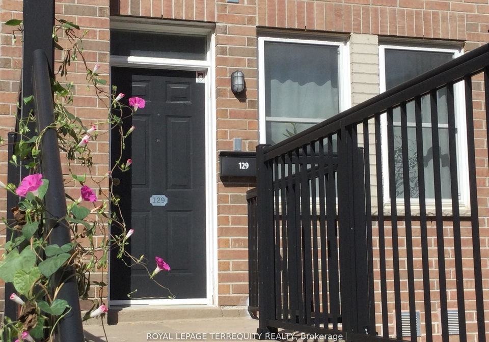 760-lawrence-avenue-w-toronto-north-york-ontario-w13654006