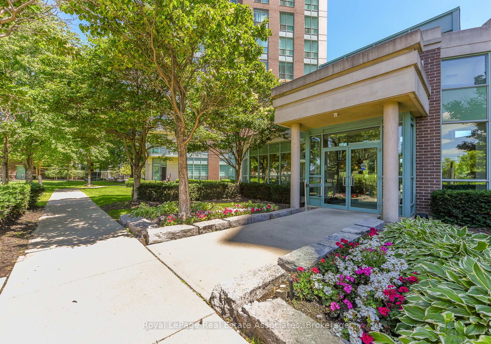 4879-kimbermount-avenue-mississauga-ontario-w13654348