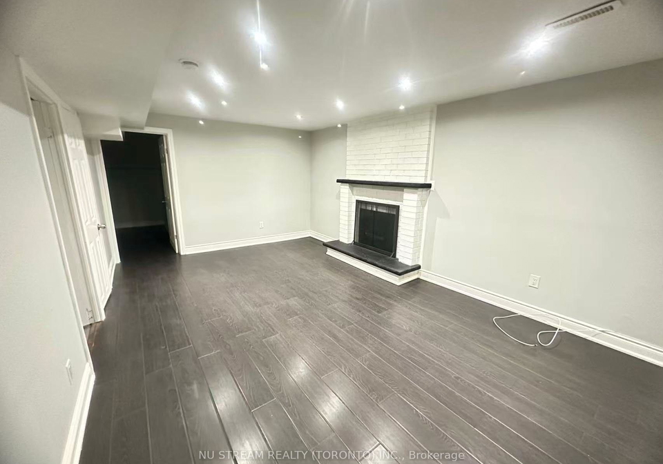 4144-lastrada-lower-heights-mississauga-ontario-w13654722