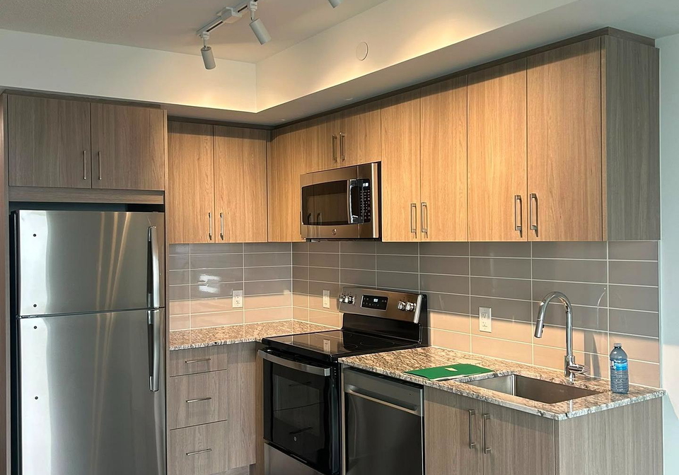 4010-eglinton-avenue-w-toronto-etobicoke-ontario-w13654868