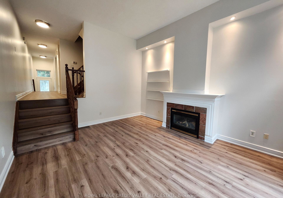 800-dundas-street-w-mississauga-ontario-w13655224