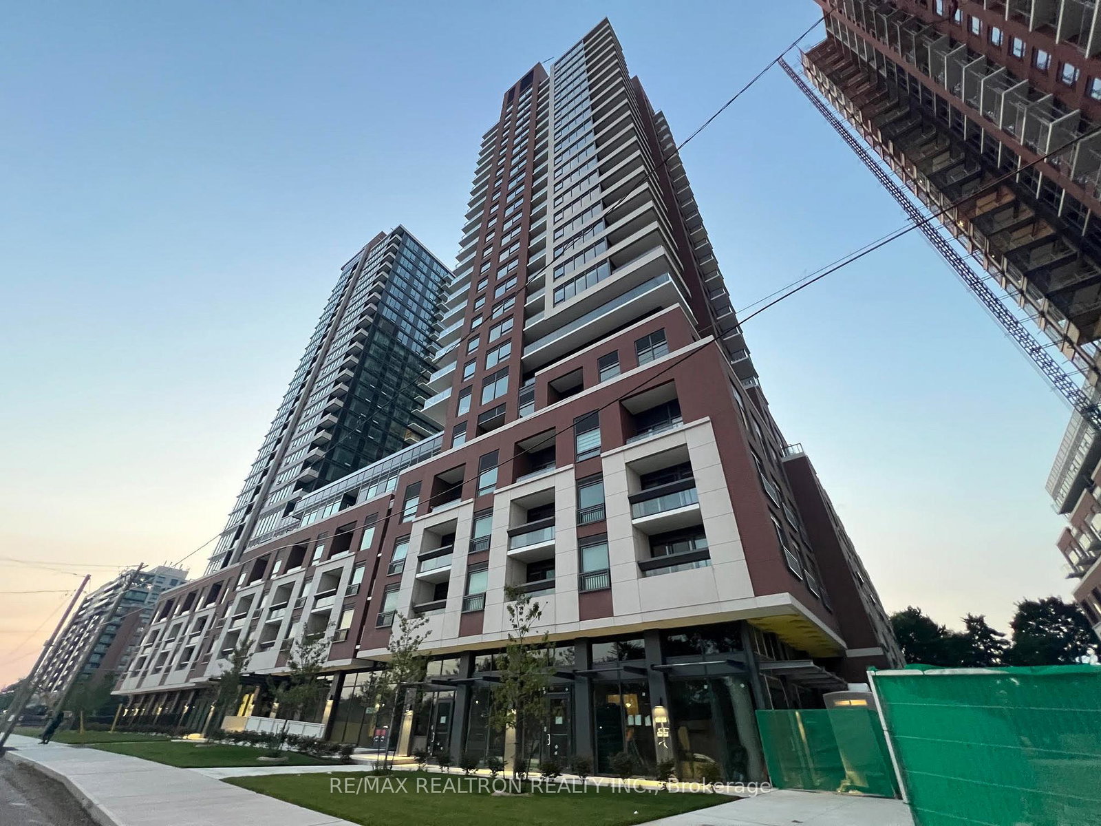 4010-eglinton-avenue-w-toronto-etobicoke-ontario-w13655516