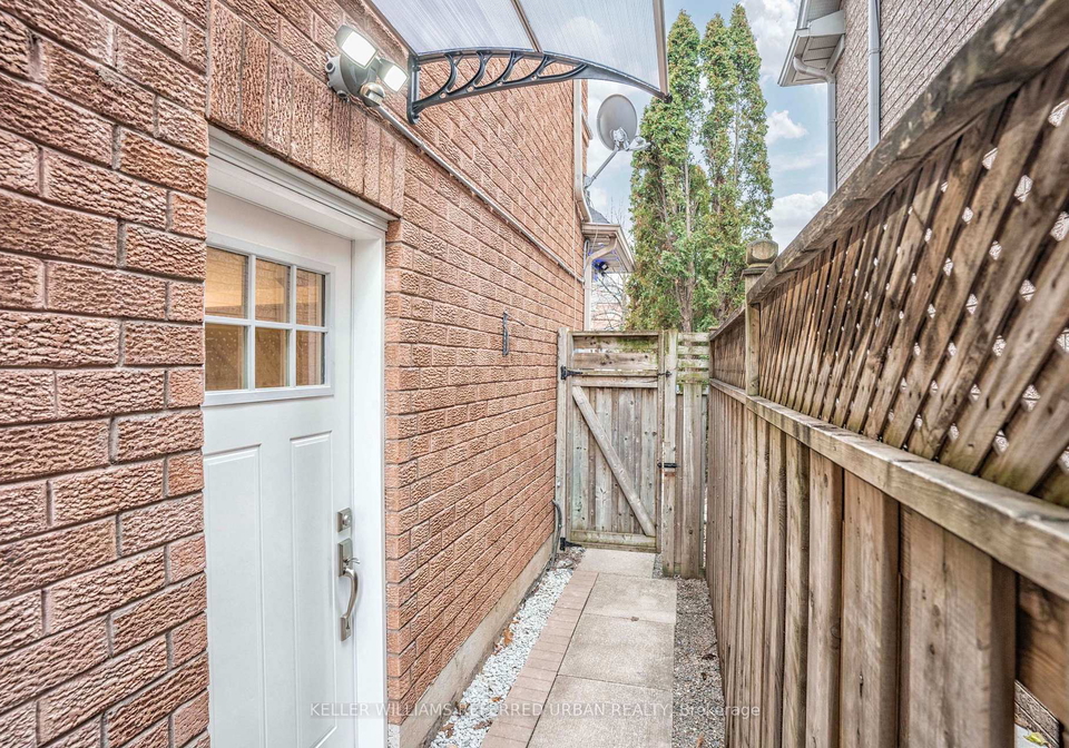4-purdy-crescent-toronto-north-york-ontario-w13655736