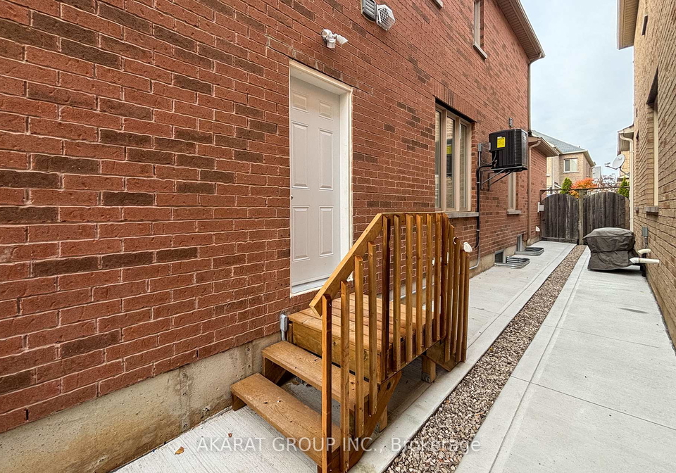 5463-fudge-terrace-mississauga-ontario-w13656112