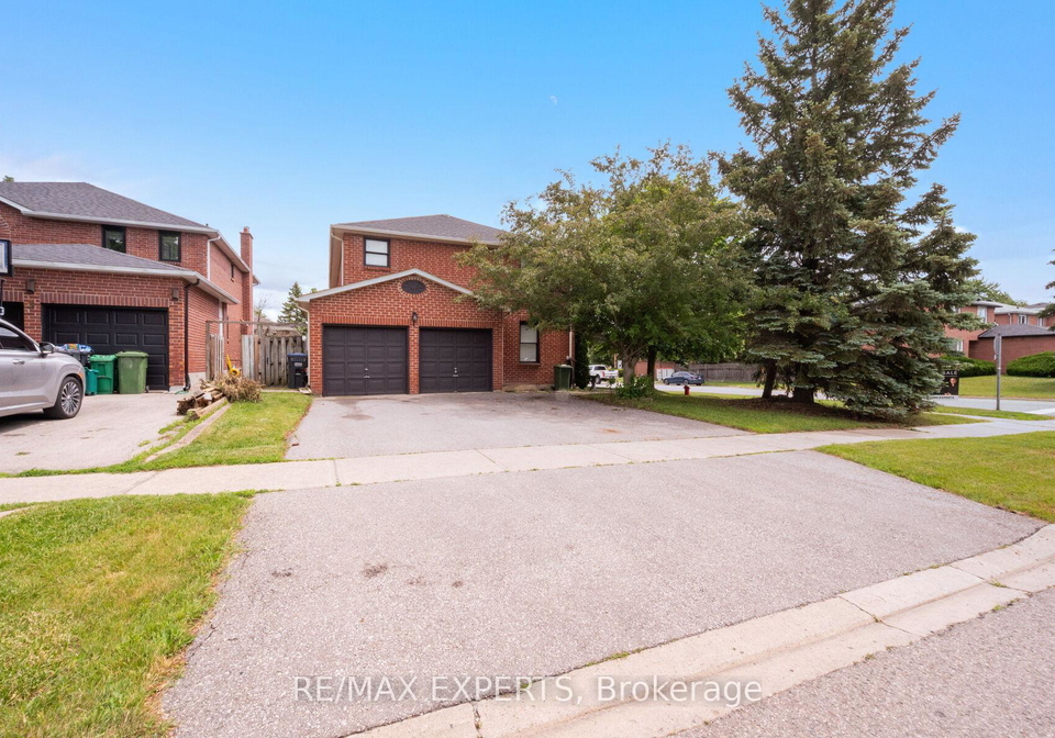1-goodfellow-crescent-caledon-ontario-w13656606