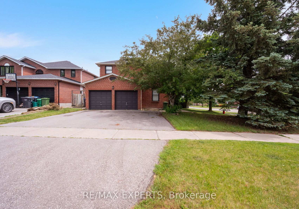 1-goodfellow-crescent-caledon-ontario-w13656606