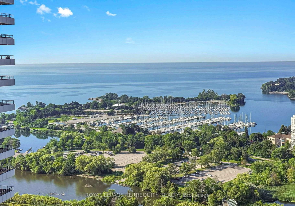33-shore-breeze-drive-toronto-etobicoke-ontario-w13656958