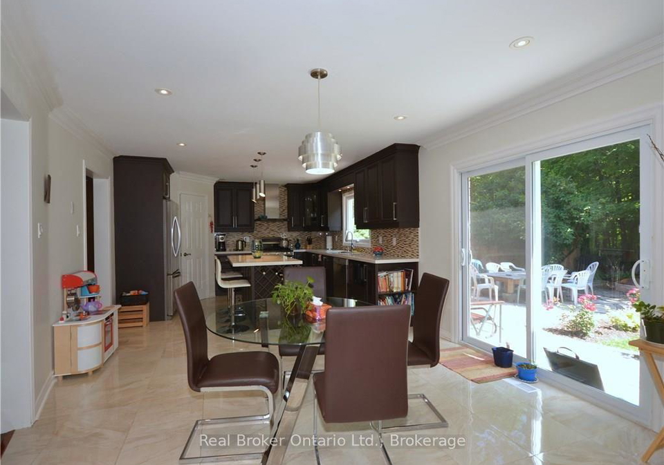 1609-pilgrims-way-oakville-ontario-w13657112