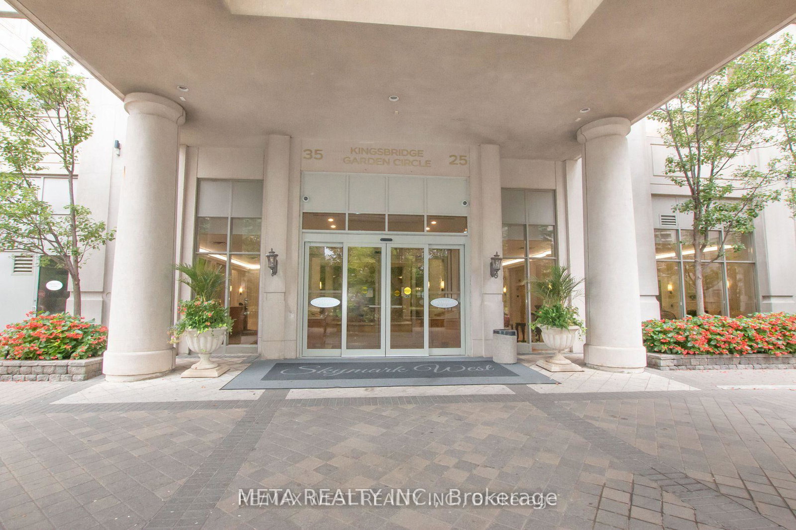 35-kingsbridge-garden-circle-mississauga-ontario-w13657116