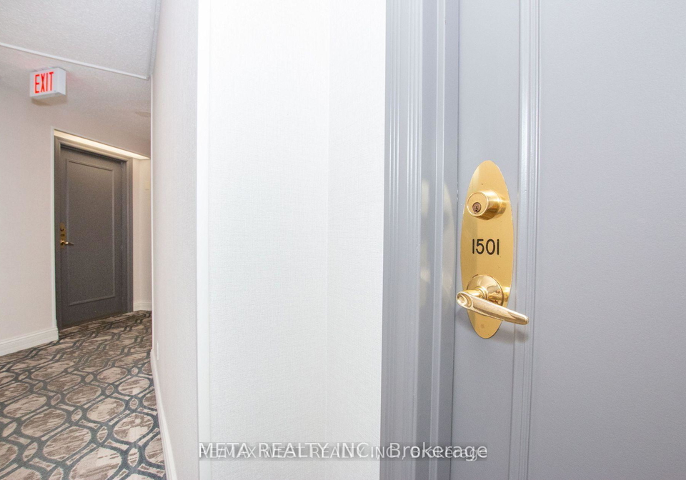 35-kingsbridge-garden-circle-mississauga-ontario-w13657116