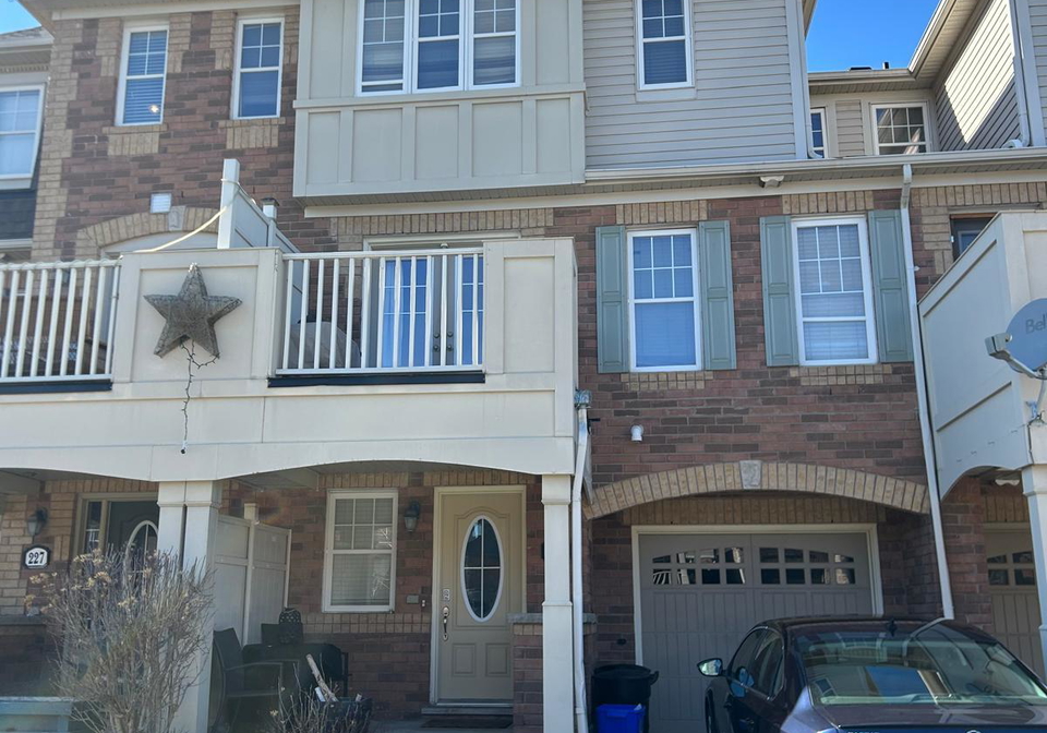 225-schreyer-crescent-milton-ontario-w13657328