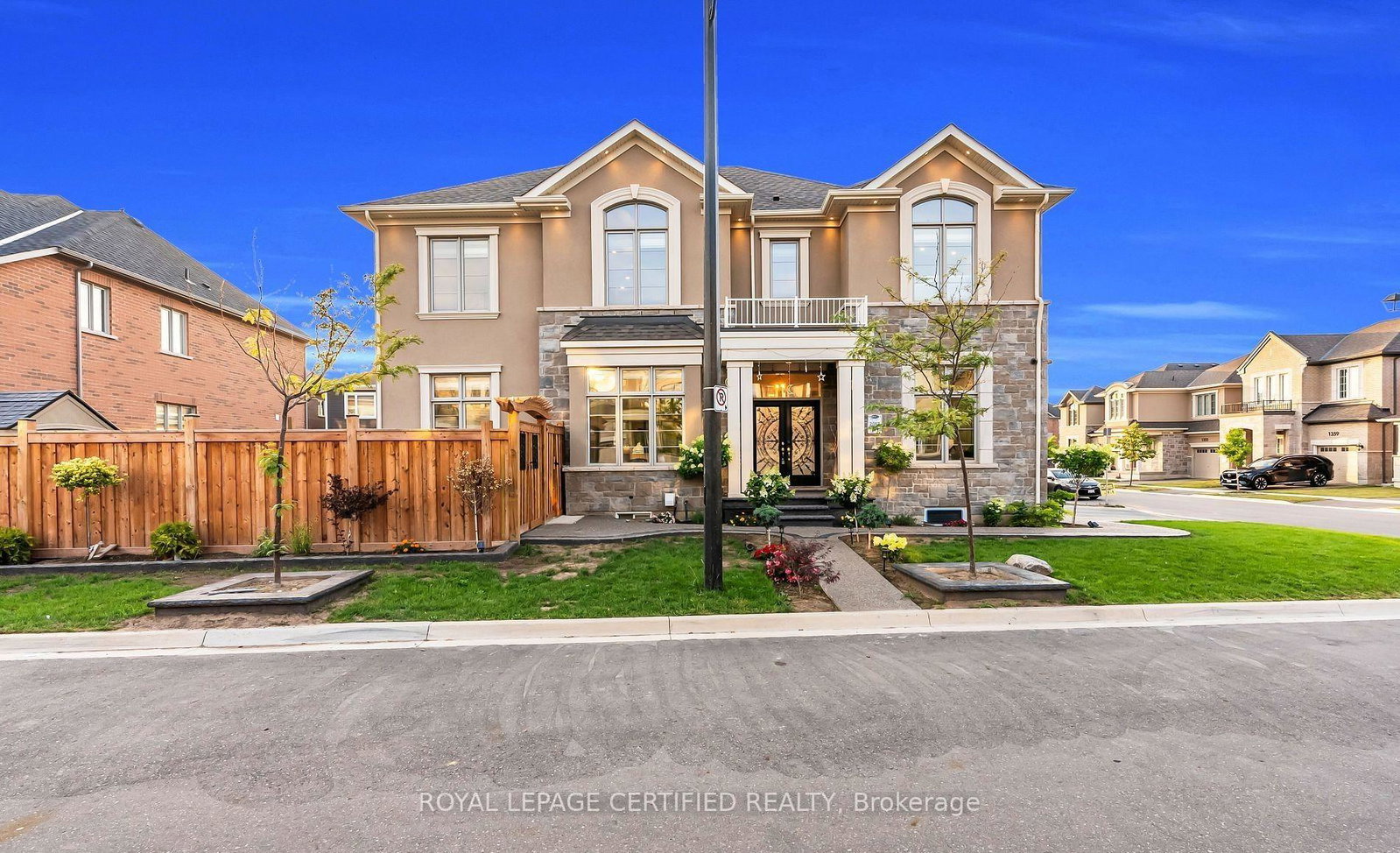 1366-lobelia-crescent-milton-ontario-w13657480