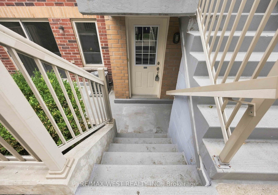20-elsie-lane-toronto-toronto-ontario-w13657482