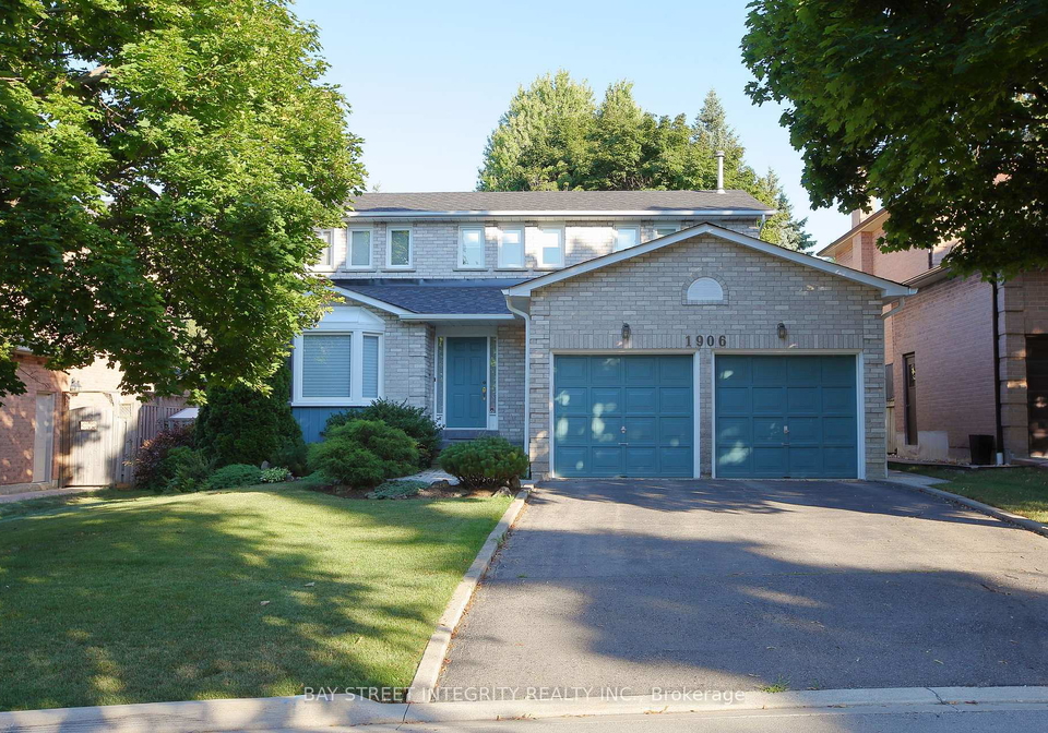 1906-stoneybrook-court-mississauga-ontario-w13657680
