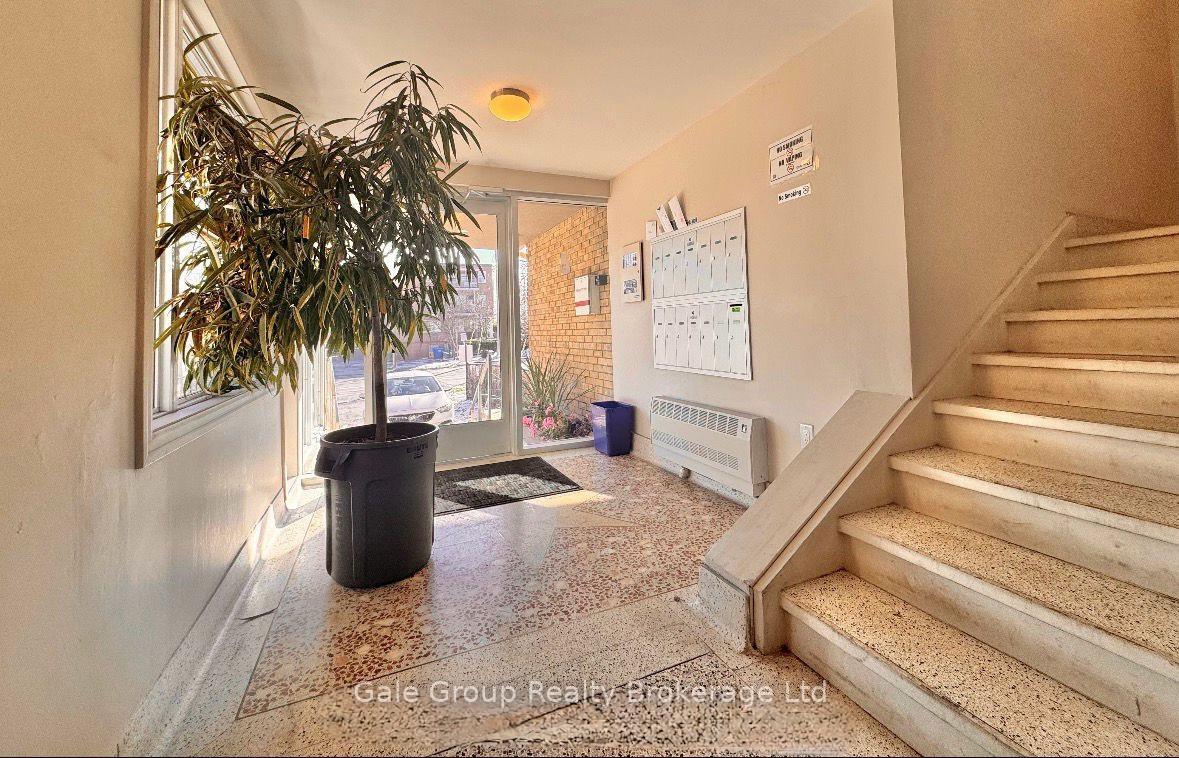 5-paisley-boulevard-e-mississauga-ontario-w13658066