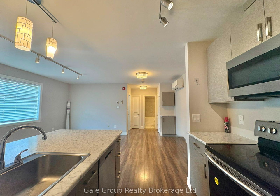 5-paisley-boulevard-e-mississauga-ontario-w13658066