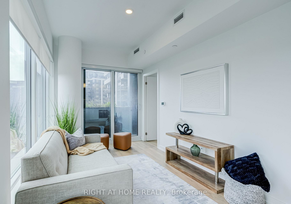 1100-sheppard-avenue-w-toronto-york-ontario-w13658182