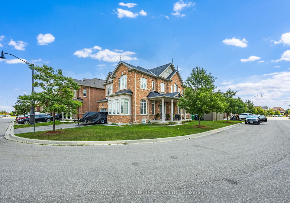 61-truro-circle-n-brampton-ontario-w13658324