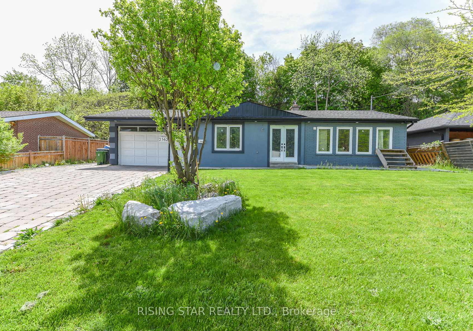 2562-islington-avenue-w-toronto-etobicoke-ontario-w13658778