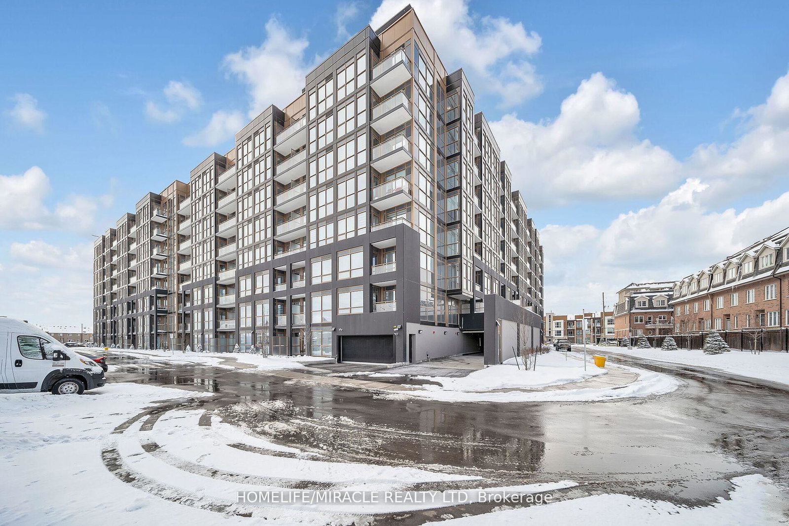 2343-khalsa-gate-oakville-ontario-w13658794