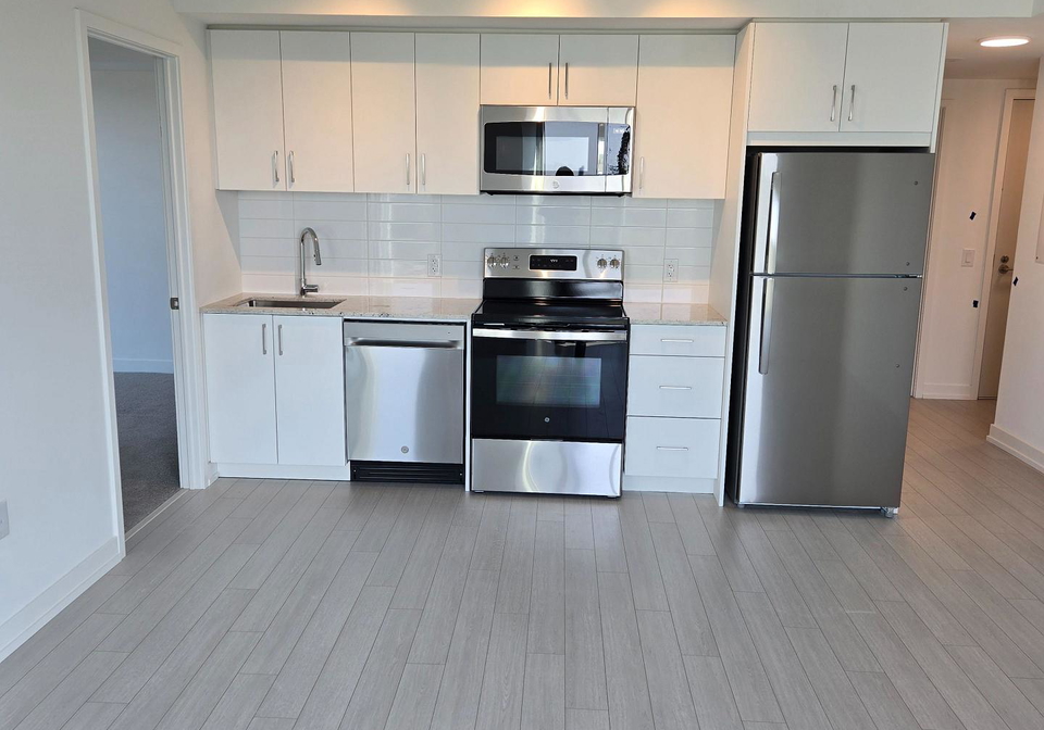 4010-eglinton-avenue-w-toronto-etobicoke-ontario-w13658966