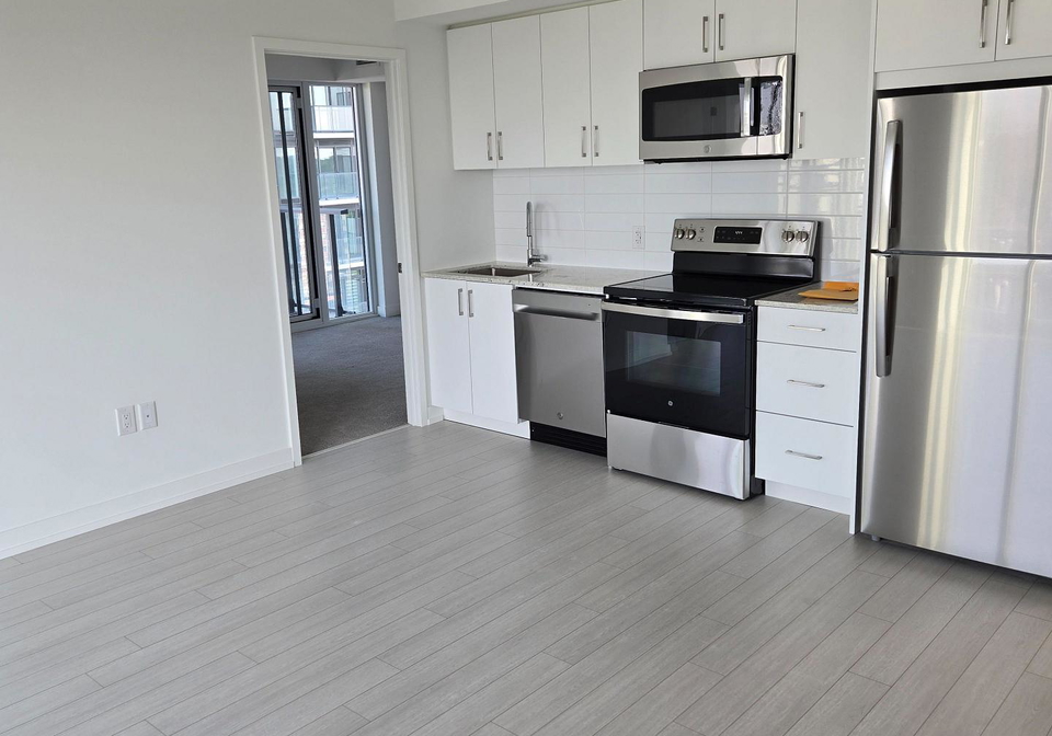 4010-eglinton-avenue-w-toronto-etobicoke-ontario-w13658966