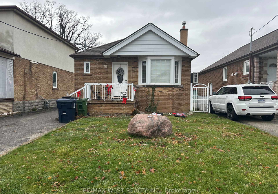 28-snider-avenue-toronto-north-york-ontario-w13659276