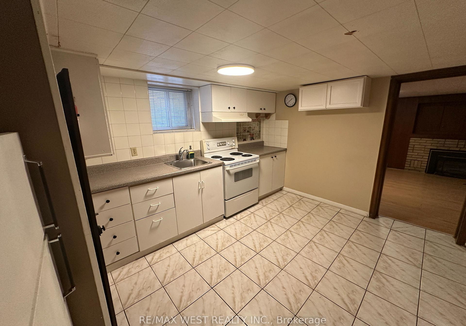 28-snider-avenue-toronto-north-york-ontario-w13659276