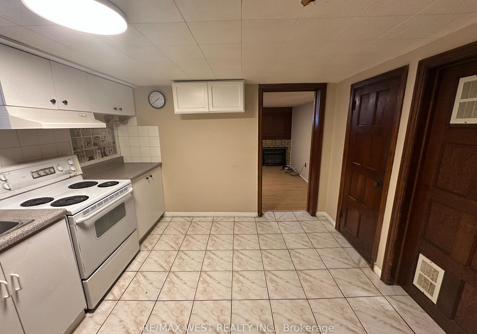 28-snider-avenue-toronto-north-york-ontario-w13659276