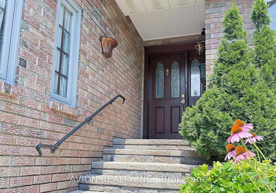 1413-harmsworth-square-oakville-ontario-w13659776