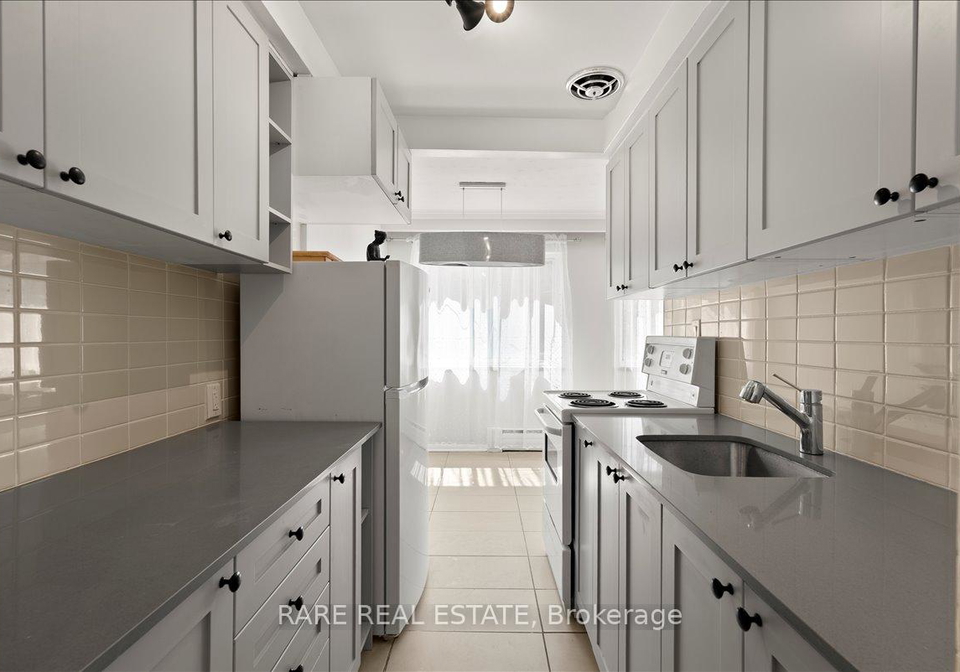 2-twenty-first-street-toronto-etobicoke-ontario-w13659802
