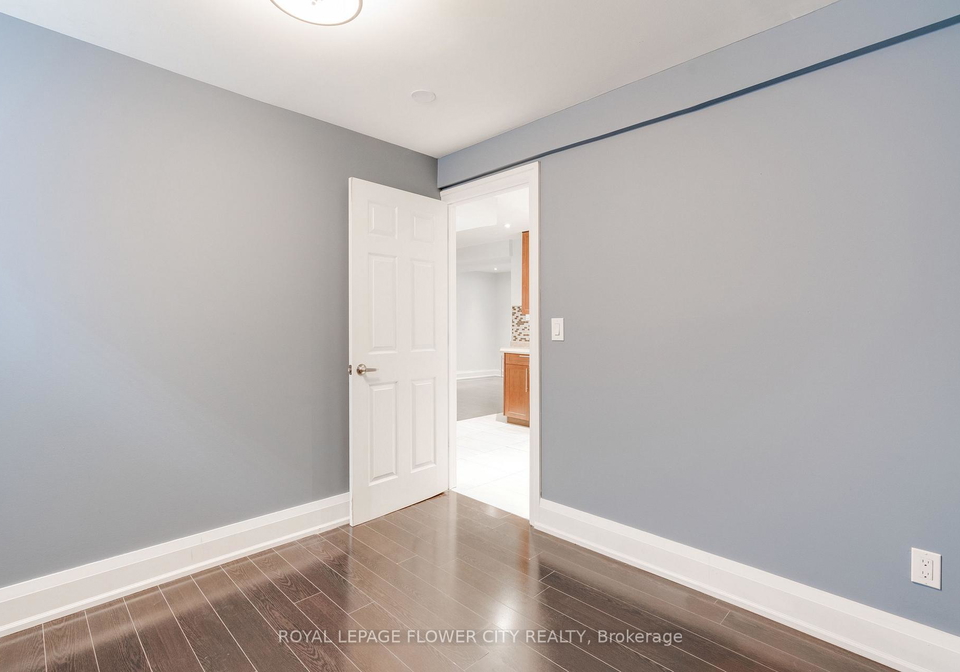 5674-whitehorn-avenue-e-mississauga-ontario-w13660264