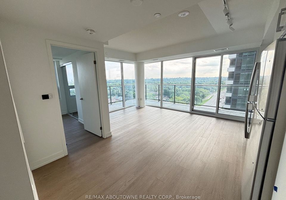 4010-eglinton-avenue-w-toronto-etobicoke-ontario-w13660700