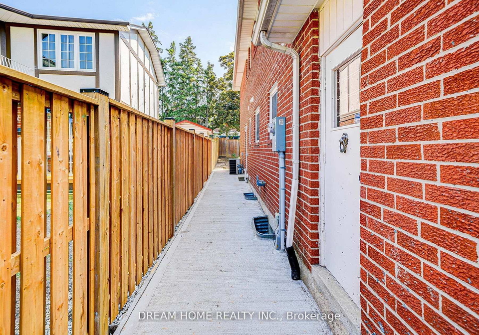 23-manorcrest-street-brampton-ontario-w13660768